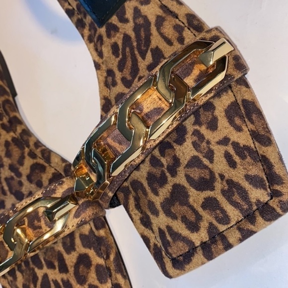 Good American sandals leopard ankle strap oversized chain 5.5 NEW
Brand new - Picture 3 of 8